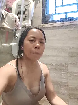 Snapshot of doggiepossession chatting on 11.17.25 doggiepossession online show from 11.17.25