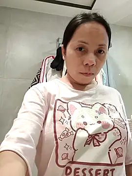 Snapshot of doggiepossession chatting on 11.19.25 doggiepossession online show from 11.19.25