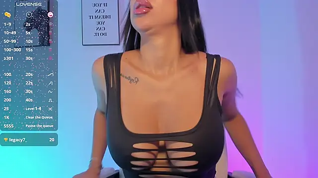 Snapshot of Emilyymilleer_ chatting on 11.13.25 Emilyymilleer online show from 11.13.25