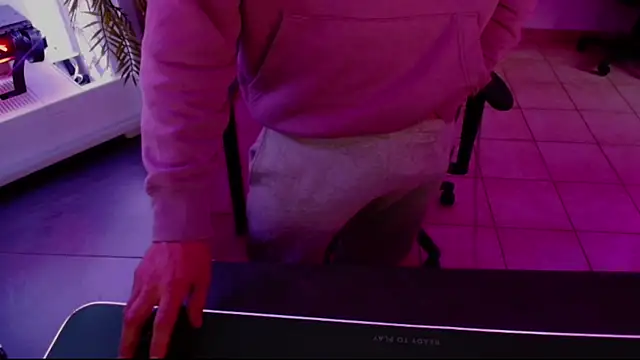 Snapshot of Vlad230323 chatting on 01.04.25 Vlad230323 online show from 01.04.25