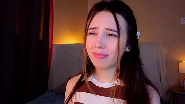 Snapshot of GillianDowdey chatting on 10.03.25 GillianDowdey online show from 10.03.25