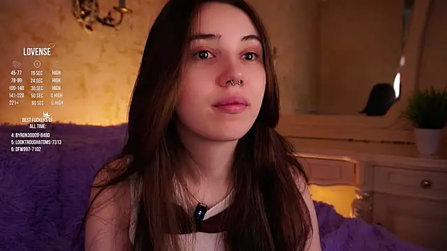 Snapshot of GillianDowdey chatting on 10.29.25 GillianDowdey online show from 10.29.25