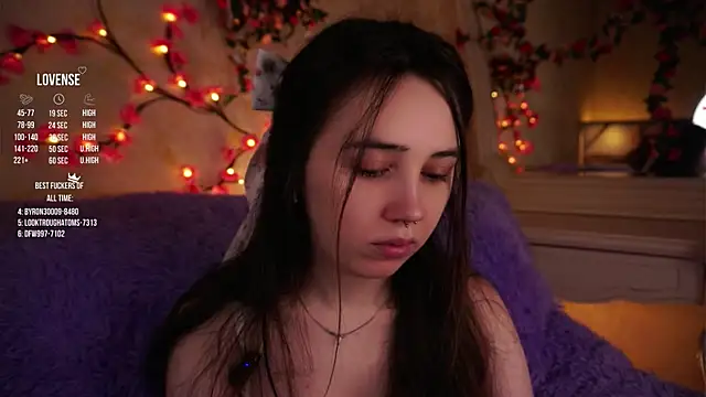 Snapshot of GillianDowdey chatting on 11.21.25 GillianDowdey online show from 11.21.25