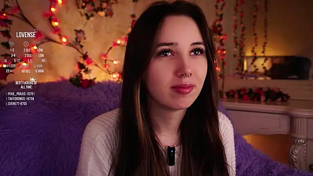 Snapshot of GillianDowdey chatting on 12.18.25 GillianDowdey online show from 12.18.25