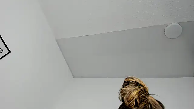 Lizz Luna online show from 10.21.25