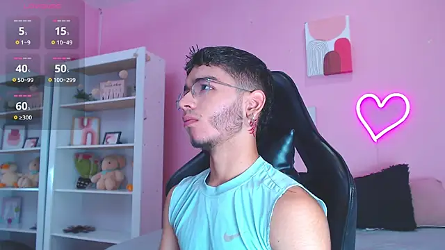 Ian Castillo  online show from 02.05.25