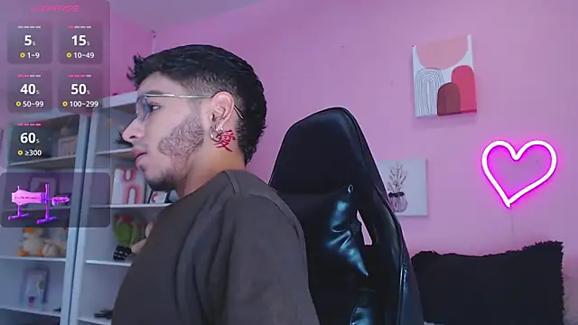 Ian Castillo  online show from 02.06.25