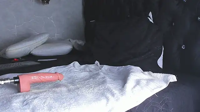 Ian Castillo  online show from 02.18.25