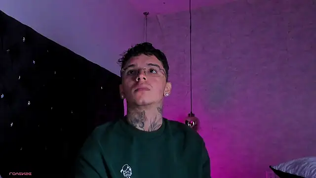 Ian Castillo  online show from 10.04.25