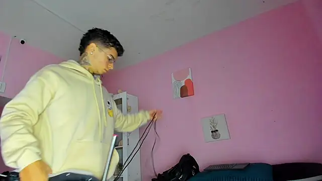 Ian Castillo  online show from 10.24.25