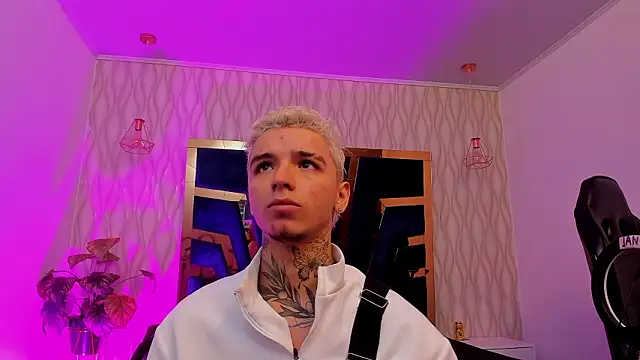 Ian Castillo  online show from 02.05.26