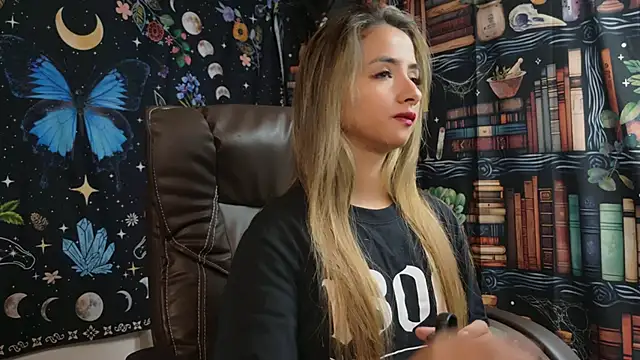 Snapshot of julietta___jackson chatting on 12.07.24 julietta jackson online show from 12.07.24