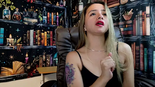 Snapshot of julietta___jackson chatting on 01.08.25 julietta jackson online show from 01.08.25