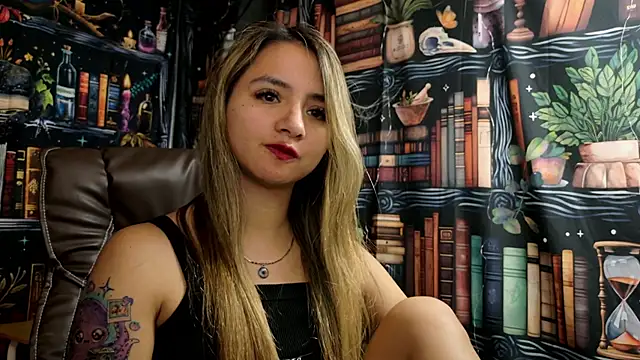 Snapshot of julietta___jackson chatting on 01.10.25 julietta jackson online show from 01.10.25