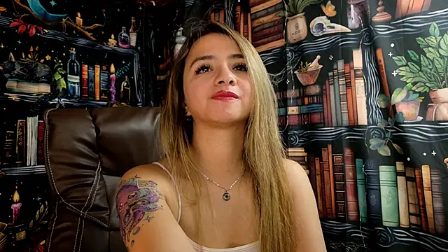 Snapshot of julietta___jackson chatting on 01.12.25 julietta jackson online show from 01.12.25