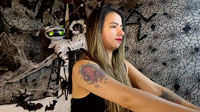 Snapshot of julietta___jackson chatting on 10.20.25 julietta jackson online show from 10.20.25