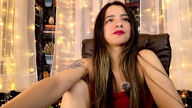 Snapshot of julietta___jackson chatting on 05.22.26 julietta jackson online show from 05.22.26