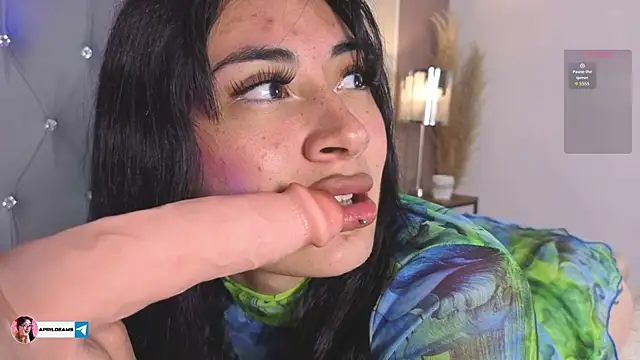 aprildreams19 online show from 10.30.25