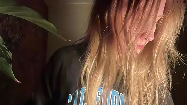 Snapshot of saint_cat25 chatting on 12.09.24 saint cat25 online show from 12.09.24