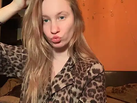 Snapshot of saint_cat25 chatting on 03.13.25 saint cat25 online show from 03.13.25