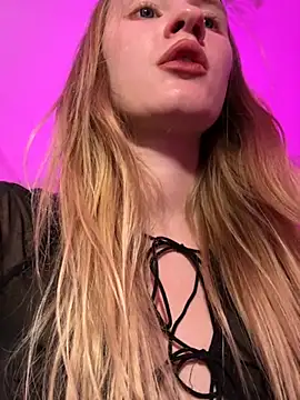 Snapshot of saint_cat25 chatting on 11.16.25 saint cat25 online show from 11.16.25