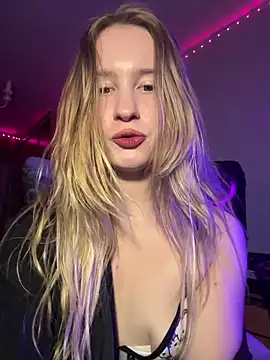 Snapshot of saint_cat25 chatting on 11.17.25 saint cat25 online show from 11.17.25