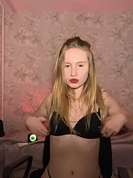 Snapshot of saint_cat25 chatting on 11.22.25 saint cat25 online show from 11.22.25