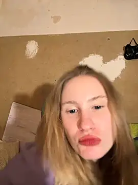 Snapshot of saint_cat25 chatting on 12.04.25 saint cat25 online show from 12.04.25