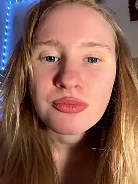 Snapshot of saint_cat25 chatting on 12.19.25 saint cat25 online show from 12.19.25