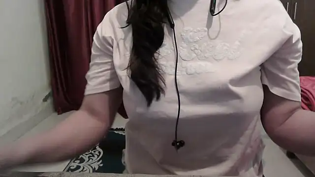 Snapshot of ANANYA-TIWARI chatting on 11.28.25 ANANYA-TIWARI online show from 11.28.25