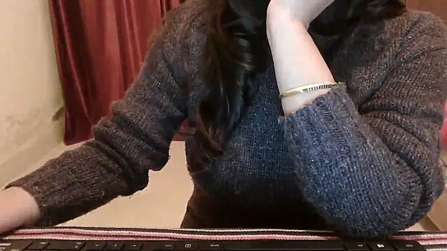 Snapshot of ANANYA-TIWARI chatting on 12.16.25 ANANYA-TIWARI online show from 12.16.25