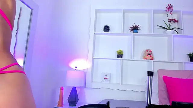 Snapshot of Jenifer_Diaz chatting on 03.18.25 Jenifer Diaz online show from 03.18.25