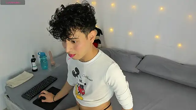 Snapshot of Benjamin_Buster chatting on 12.12.24 Benjamin Buster online show from 12.12.24