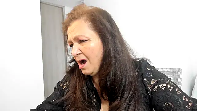 Snapshot of Bellaisa chatting on 03.18.26 Bellaisa online show from 03.18.26