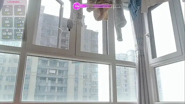 Snapshot of luoxuwen chatting on 10.27.25 luoxuwen online show from 10.27.25