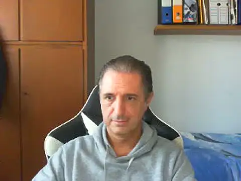 Snapshot of lliuk70mi chatting on 12.26.24 lliuk70mi online show from 12.26.24