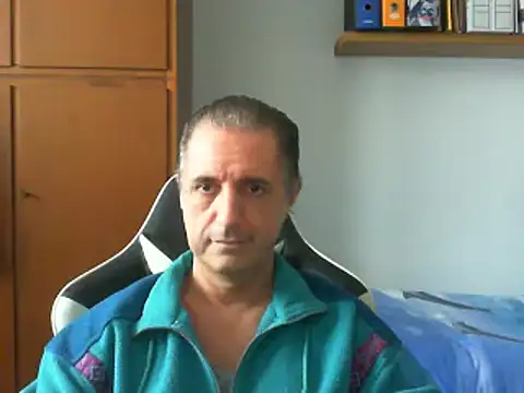 Snapshot of lliuk70mi chatting on 03.15.25 lliuk70mi online show from 03.15.25