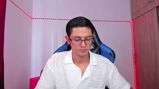 Snapshot of Ethan_Sai___ chatting on 12.08.24 Ethan Sai    online show from 12.08.24