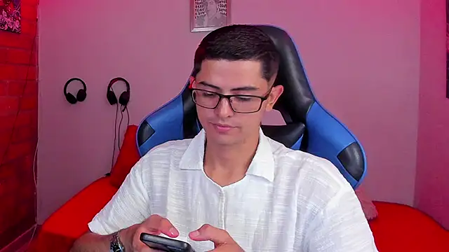 Snapshot of Ethan_Sai___ chatting on 10.15.25 Ethan Sai    online show from 10.15.25