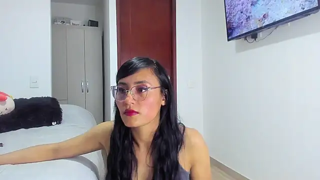 Snapshot of SophieBaker__ chatting on 03.04.25 SophieBaker online show from 03.04.25