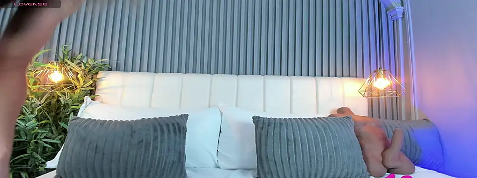 Snapshot of LinaGlam chatting on 11.26.25 LinaGlam online show from 11.26.25