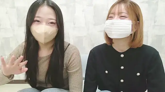 Snapshot of LOVE_MOMO_LOVE chatting on 05.20.26 LOVE MOMO LOVE online show from 05.20.26