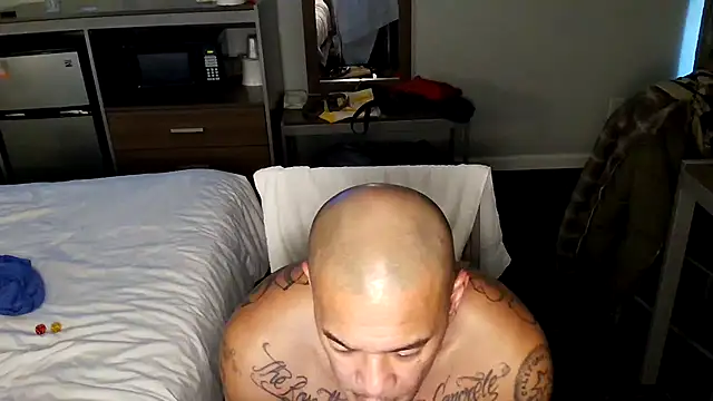 EatMyCake831 online show from 02.12.25