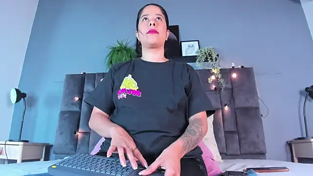 DulceAurora   online show from 04.14.26