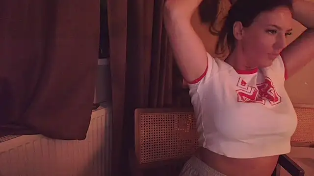 Snapshot of Nina24 chatting on 10.27.25 Nina24 online show from 10.27.25