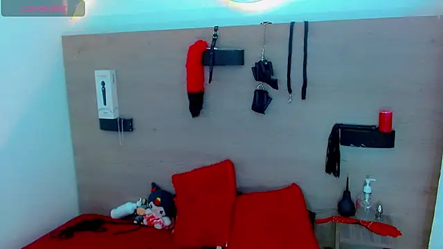 Snapshot of Isalombardi chatting on 04.15.26 Isalombardi online show from 04.15.26