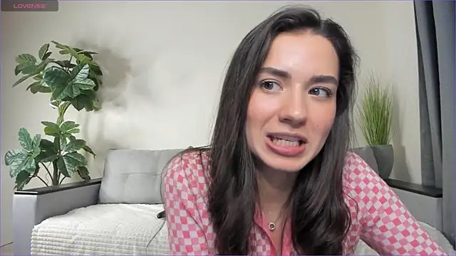 Snapshot of NicoleLuv chatting on 01.31.25 NicoleLuv online show from 01.31.25