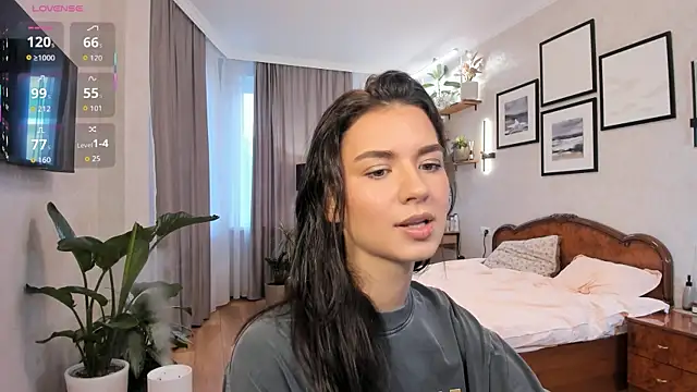 Snapshot of NicoleLuv chatting on 10.15.25 NicoleLuv online show from 10.15.25