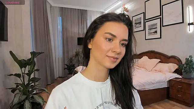 Snapshot of NicoleLuv chatting on 10.24.25 NicoleLuv online show from 10.24.25