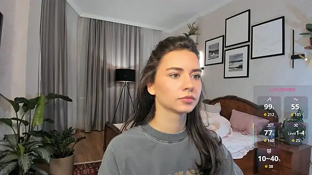 NicoleLuv online show from 12.04.25